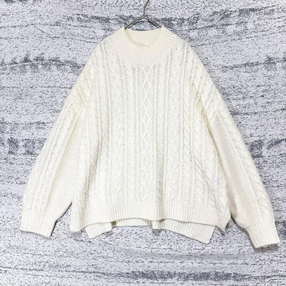 Ripption Knit Rib Crew Neck Sweater In White